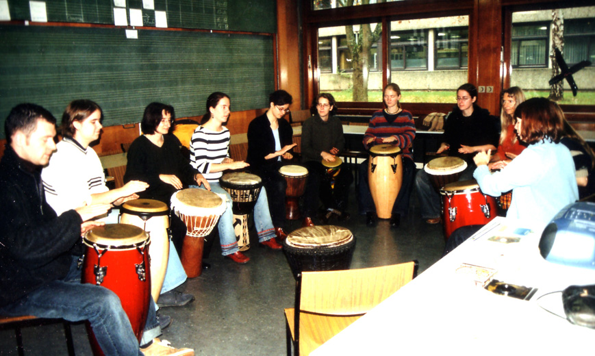Mimetisches kulturelles Handeln mit Percussion